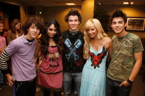 017 - jonas brothers and ashley tisdale