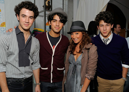 JonasBrothersandAshleyTisdale2