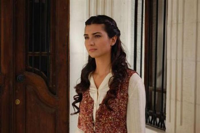 Tuba Buyukustun (11)