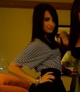 SQXZVMZTAKRSWXFZYIK - 0-Demi Lovato club rare-0