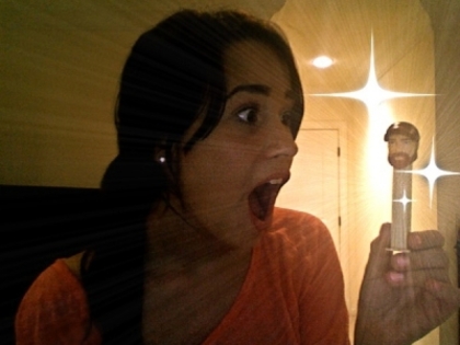 twittertime - 0-Demi Lovato club rare-0