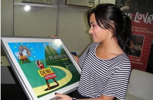 world Lovato camp rock - 0-Demi Lovato club rare-0