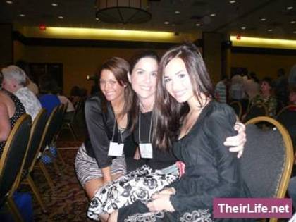 YIWADZQFGWLNTFJRIDD - 0-Demi Lovato club rare-0