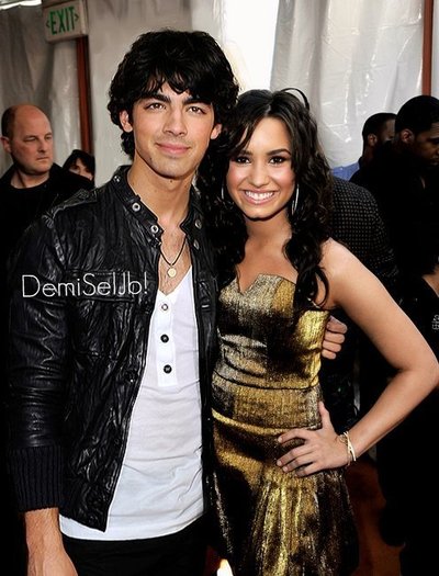 Joe_Jonas_and_Demi_Lovato_1 - 0-Demi and Joe club-0