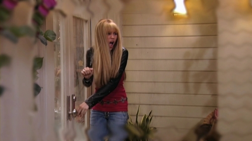 normal_hannah_montana_s04e04_de-do_da-don_t_tell_my_secret-hd_720p_web-dl_dd5_1_h264-surfer_mkv_0000