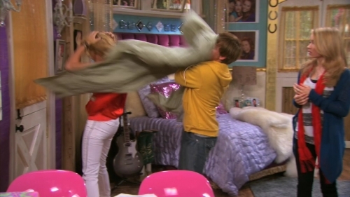 normal_hannah_montana_s04e04_de-do_da-don_t_tell_my_secret-hd_720p_web-dl_dd5_1_h264-surfer_mkv_0007
