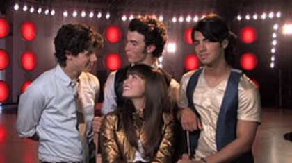 2766521635_f353f4540f_m - 0-Demi and Jonas Brothers club-0