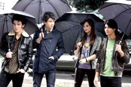 FanNickAndDemi - 0-Demi and Jonas Brothers club-0