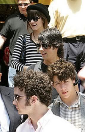 demiandjonas - 0-Demi and Jonas Brothers club-0