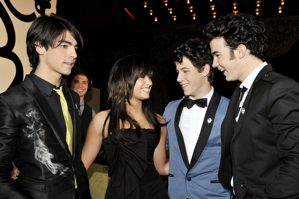 Walt+Disney+Pictures+Jonas+Brothers+3D+Concert+ICQQqRl3bA7l - 0-Demi and Jonas Brothers club-0