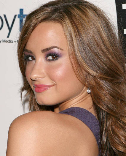 demilovatonetvh1dosomet1 - 0 00 surprize