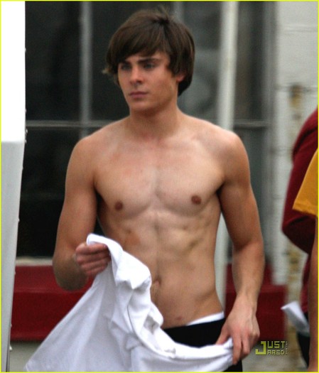 zac efron - 3 voturi