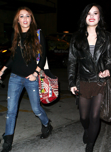 demiandmileyMAIN - 0-Demi and Miley club-0