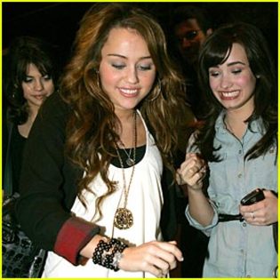 miley-selena-demi-koi-restaurant - 0-Demi and Miley club-0