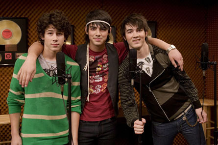 the-jonas-brothers-in-the-studio - cantareti