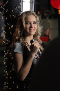 YCTFPDCEEBONMZFWWGA - emily osment