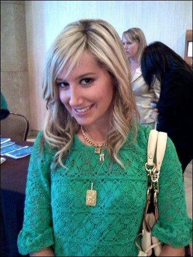 3882517475_2845d5c89b - Ashley Tisdale