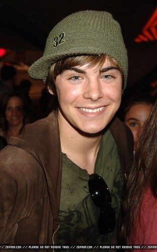 4879_1399-zac-efron-beau-