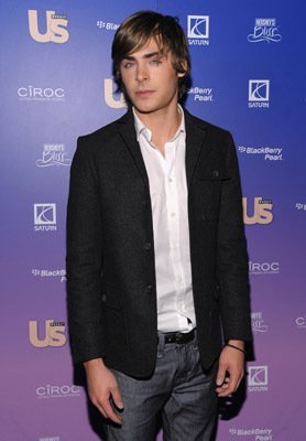 MV5BMTg3NDQ4OTU3Nl5BMl5BanBnXkFtZTcwMzEzMzAwMg@@__V1__SX278_SY400_ - Zac Efron