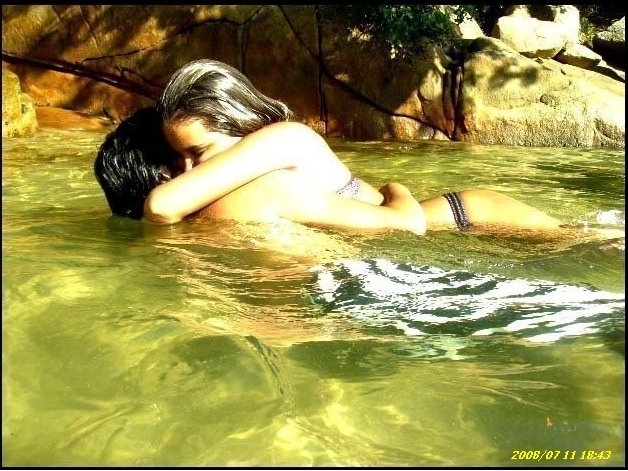 RARE-ZASHLEY-PIC-LEAKED-OFF-OF-ASHLEY-TISDALE-S-CAMERA-zac-efron-and-ashley-tisdale-3018120-628-471