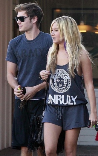 Zashley-Lunchdate-Paty-s-zac-efron-and-ashley-tisdale-12182266-420-672