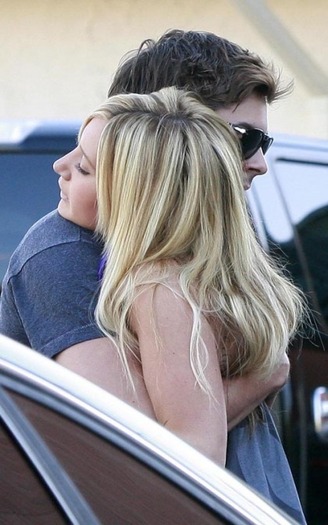 Zashley-Lunchdate-Paty-s-zac-efron-and-ashley-tisdale-12182268-420-672 - Zac Efron