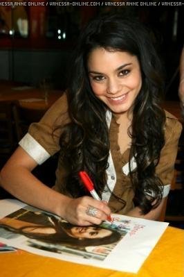 vanessa_anne_hudgens_1165966613