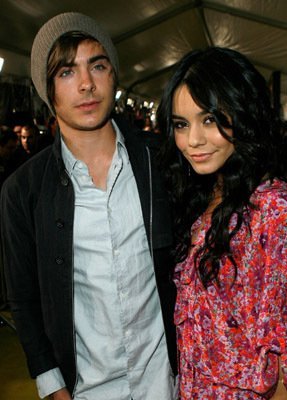 MV5BNzMxNjM0OTU1MF5BMl5BanBnXkFtZTcwNzI0NDczMg@@__V1__SX287_SY400_ - Zac and Vanessa