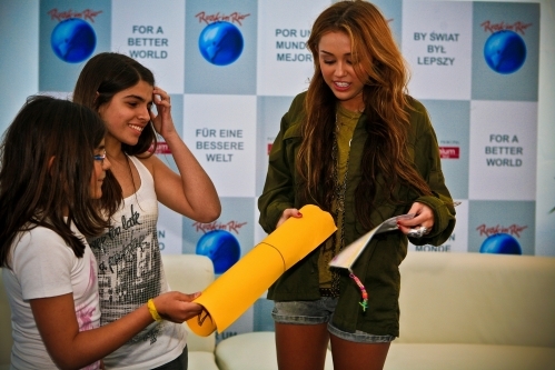 normal_008 - Rock In Rio Lisobn Meet and Greet 29th May 2010-00