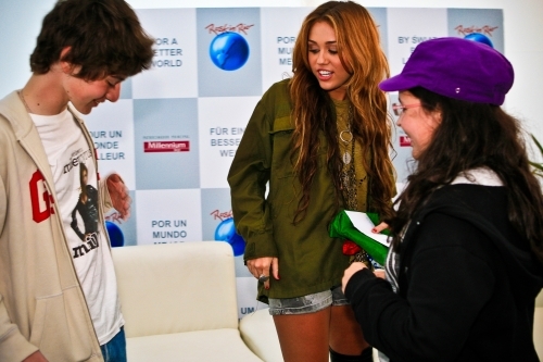 normal_016 - Rock In Rio Lisobn Meet and Greet 29th May 2010-00