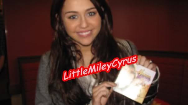 4o3luqsy - Poze foarte rare cu Miley Cyrus din 2010-00