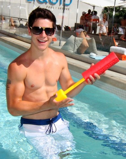 david-henrie-liquid-pool-party-221