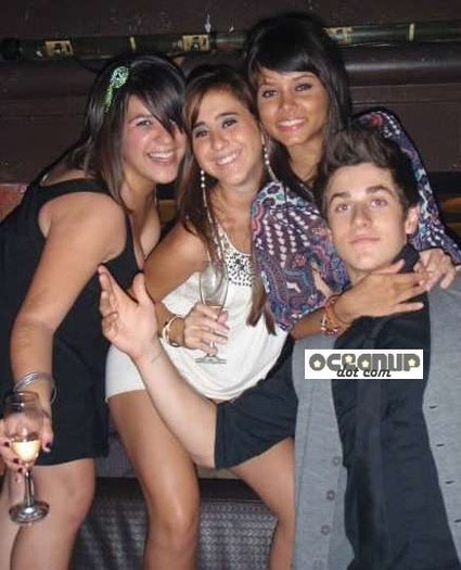 David-in-Puerto-Rico-david-henrie-6950552-437-540