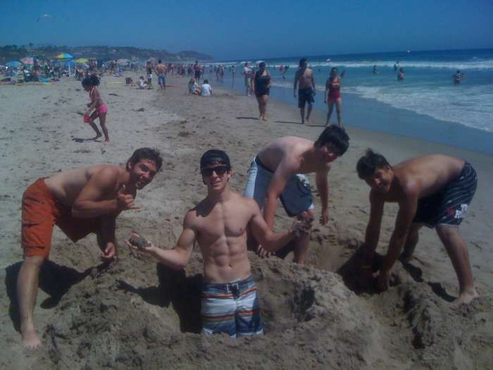 David-s-Twitter-Pics-david-henrie-7129172-700-525