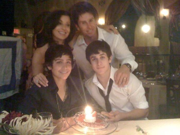 David-Twitter-Pics-david-henrie-6950464-600-450