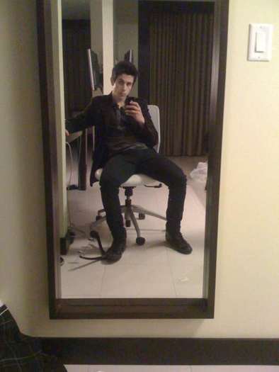 DH-david-henrie-6878899-525-700
