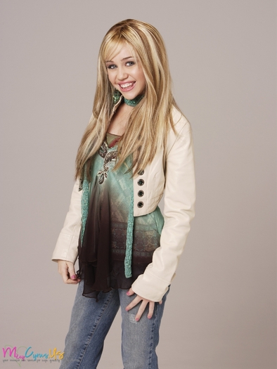 Hannah-Montana-Season-1-Promotional-Photos-HQ-3-hannah-montana-8435311-1536-2048[1] - Hannah Montana 1 Photos