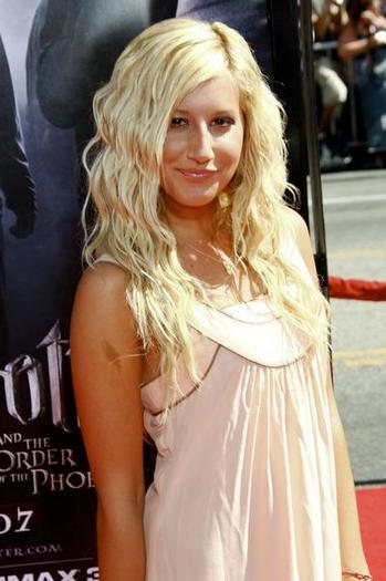 ash (53) - Ashley Tisdale