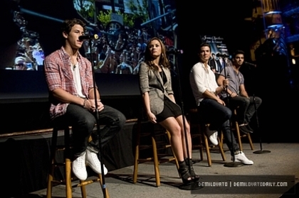 15 - AUGUST 5TH 2010-Press Conference in Chicago IL