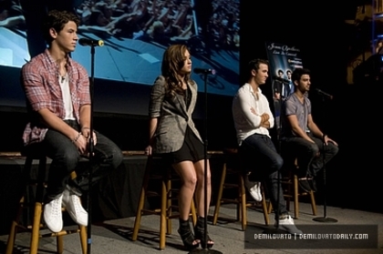 16 - AUGUST 5TH 2010-Press Conference in Chicago IL