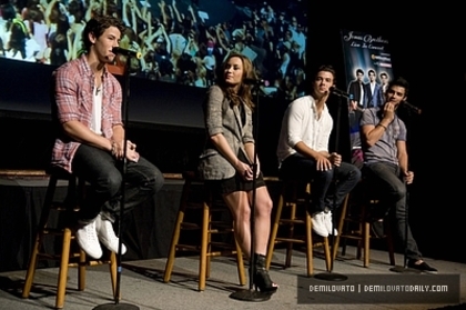 18 - AUGUST 5TH 2010-Press Conference in Chicago IL