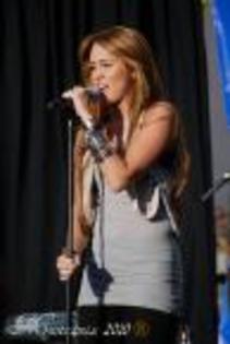 9 - Miley Cyrus in concert 2010