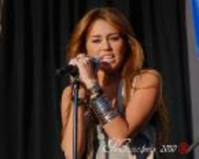 14 - Miley Cyrus in concert 2010