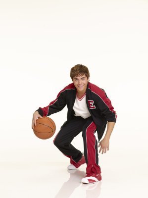 MV5BMTM2NDE4MjY0MF5BMl5BanBnXkFtZTYwOTk0MjM3__V1__SX299_SY400_ - Troy Bolton