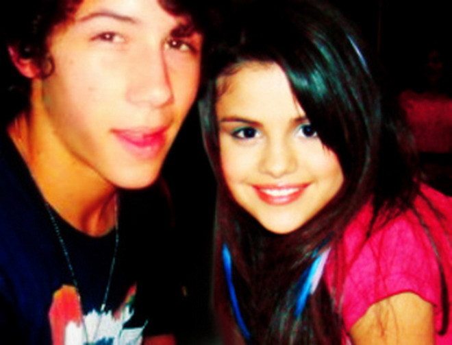 7 - selena gomenz and nick jonas