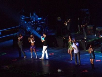 DXHSOIUGBQVNVOVETDM - Rbd in concert