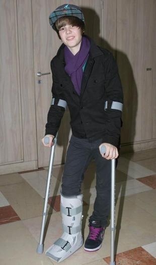 justin-bieber-boot-7[1]