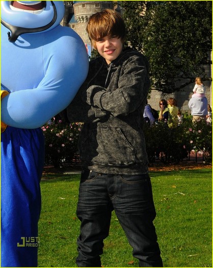justin-bieber-genie-disneyworld-01[1]