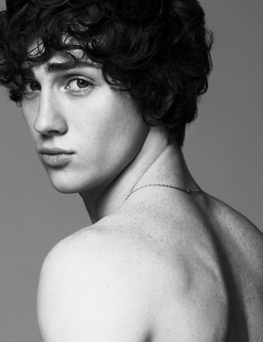 aaron_johnson_1244229303 - angus thongs and perfect snogging