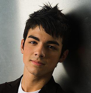 Joe-Jonas-Hairstyles-Cool-Guys-Haircuts-2 - jonas